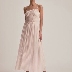 Elegant Pleated Maxi Dress in Light Pink